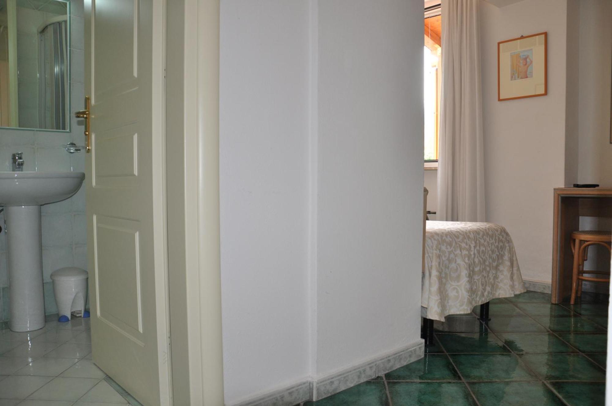 Hotel La Marticana Ischia Oda fotoğraf